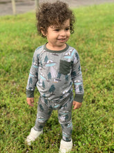 Load image into Gallery viewer, Alien EnCOWnters 4.0 Loungies